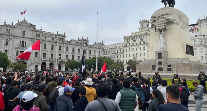 Cercado de Lima: Ciudadanos marchan contra reforma de pensiones: denuncian que favorece a las AFP 