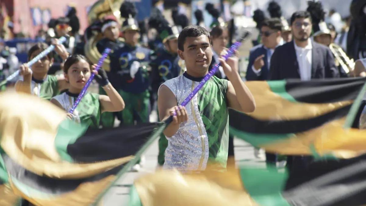 Reconocen papel de indígenas en la Independencia de México durante desfile conmemorativo