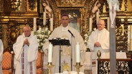 El alcalde de Ribadeo (Lugo), Daniel Vega, ofrece a la Virxe dos Remedios una plegaria por Galicia