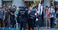 Sindicatos de Policía y Guardia Civil denuncian el apoyo del Gobierno a las protestas en la Vuelta y exigen explicaciones de Marlaska