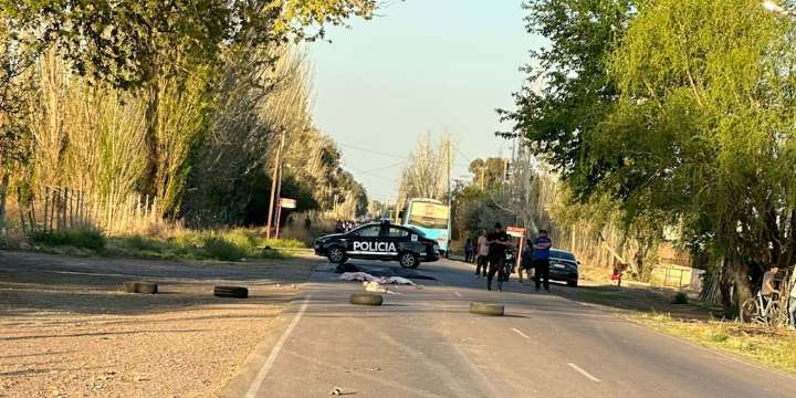 Tragedia en Mendoza: dos niñas bajaron del colectivo y murieron atropelladas por otro que circulaba en dirección contraria
