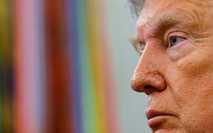Juez impide a Trump cancelar protección migratoria venezolanos y haitianos