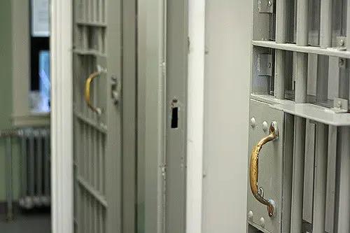 Jailer Suspended Following Death Of Inmate