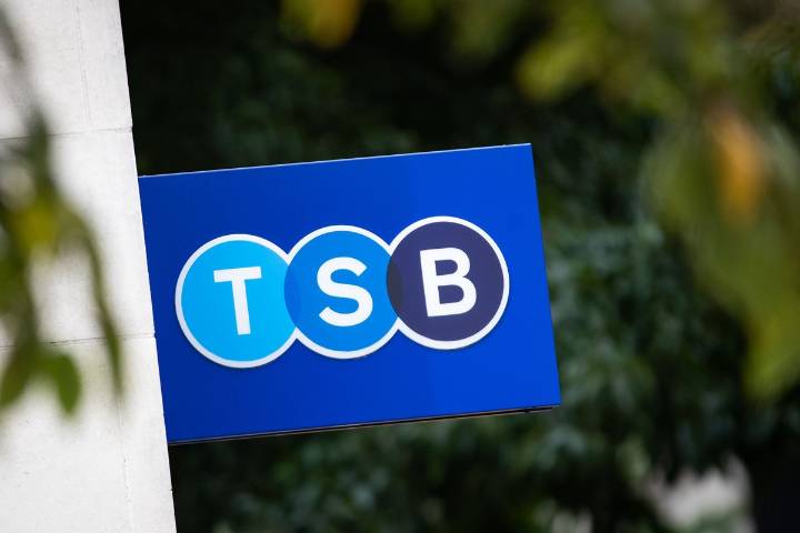TSB apologises to customers after app and online banking go down
