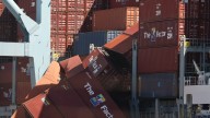 California: decenas de contenedores caen al mar en el puerto de Long Beach