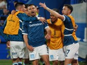 Racing sacó ventaja en Liniers: aprovechó el hombre de más y le ganó a Vélez con otro gol decisivo de Maravilla Martínez
