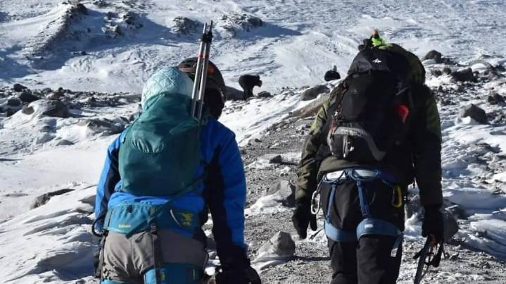 Ascender el Pico de Orizaba sin equipo multiplica riesgo de sufrir accidentes: Montañista