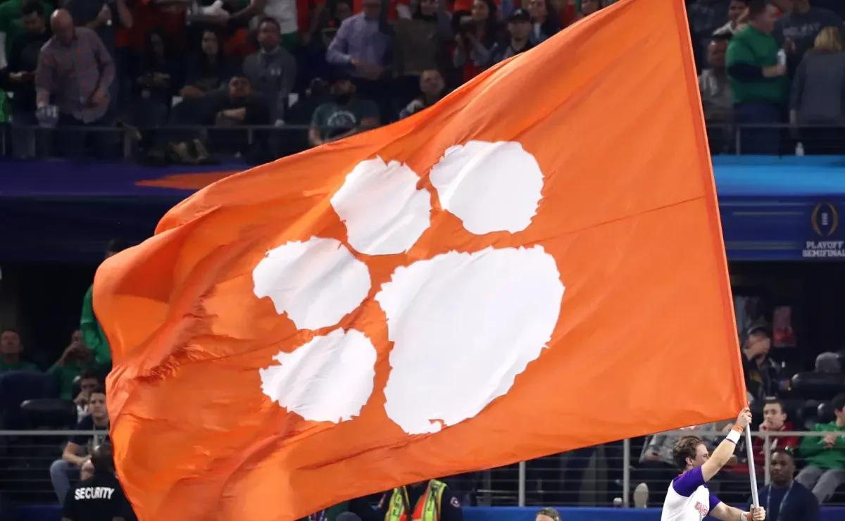 Why was Clemson vs Syracuse game delayed in Week 4 of the 2025 NCAA season?