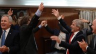 De un swap a una recompra de bonos: las alternativas de asistencia financiera que Milei negocia con Trump