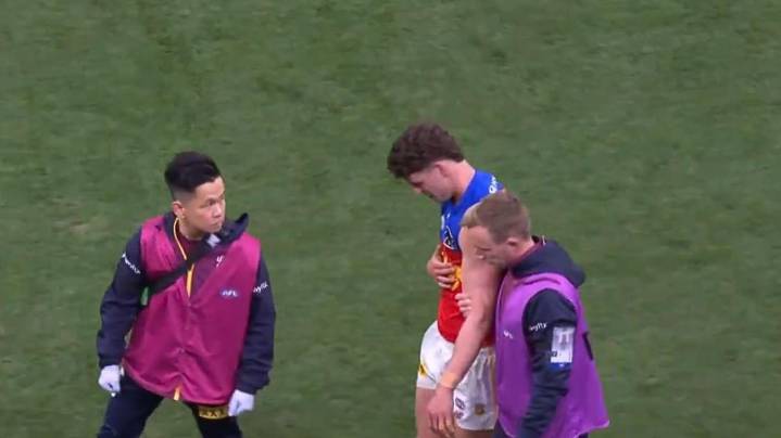 Brisbane star Jarrod Berry dislocates shoulder in Lions’ big win over Fremantle: ‘Didn’t look good’