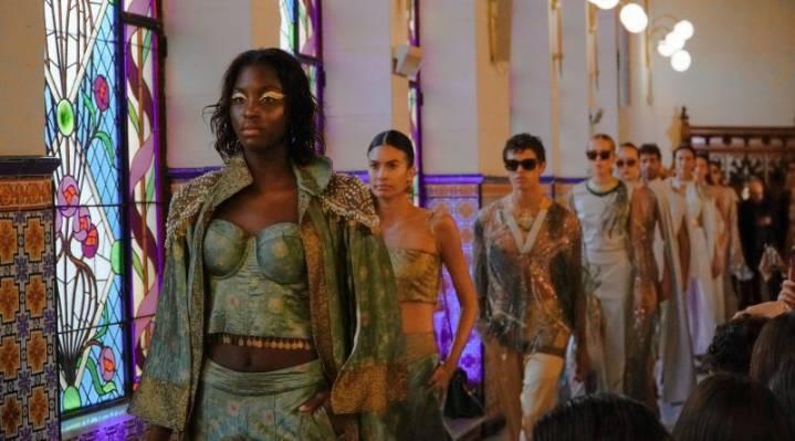 La primera jornada de la Mediterránea Fashion Week une en Valencia la moda de Túnez, Colombia y España.