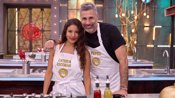 Caterin Escobar y Mario Yepes conquistan las redes cocinando juntos