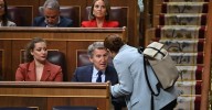 Mónica García entrega a Feijóo y Abascal imágenes del hospital que Israel bombardeó en Gaza: "No podrán decir que no lo sabían"