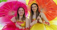 Thousands flock to colourful Devon flower show