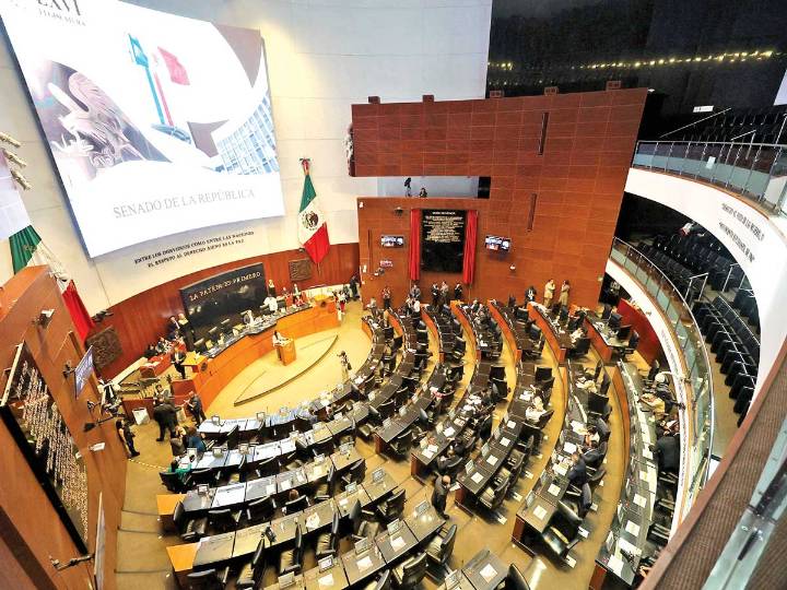 Se cae plan de austeridad en el Senado; le falta pista de aterrizaje