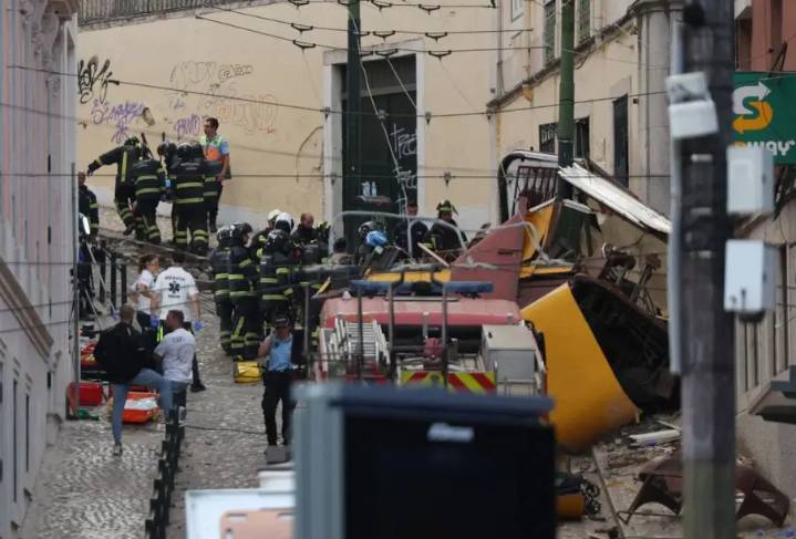 Se descarrila un funicular en Lisboa, hay al menos 15 muertos y 18 heridos
