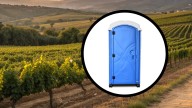Un agricultor gallego se expone a una multa de la Guardia Civil por no tener un baño portátil en su viñedo