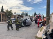 Omite alto y provoca choque-volcadura en la colonia Revolución