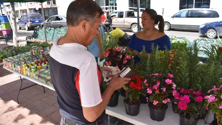 Esperan expositoras del programa “Mujer Emprende” repunte en ventas durante Fiestas Patrias