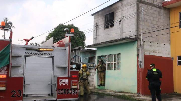 Con quemaduras resulta un hombre durante conato de incendio en la colonia Carriles