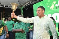 Andrew Holness jura como primer ministro de Jamaica por tercera vez consecutiva