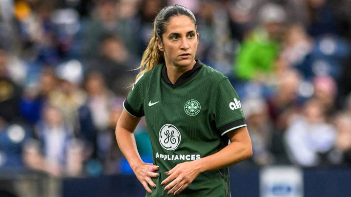 Racing Louisville's Savannah DeMelo remains hopeful during recovery as match with Seattle to resume