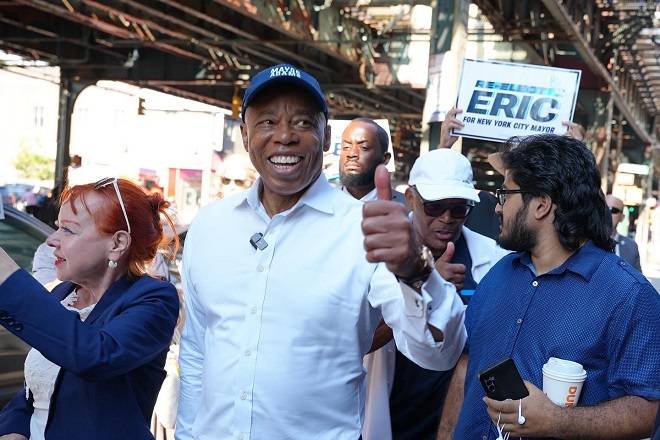 Eric Adams abandona la contienda por la alcaldía de Nueva York