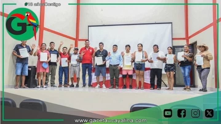 Sepahua entrega Resoluciones AREL a 13 piscicultores locales