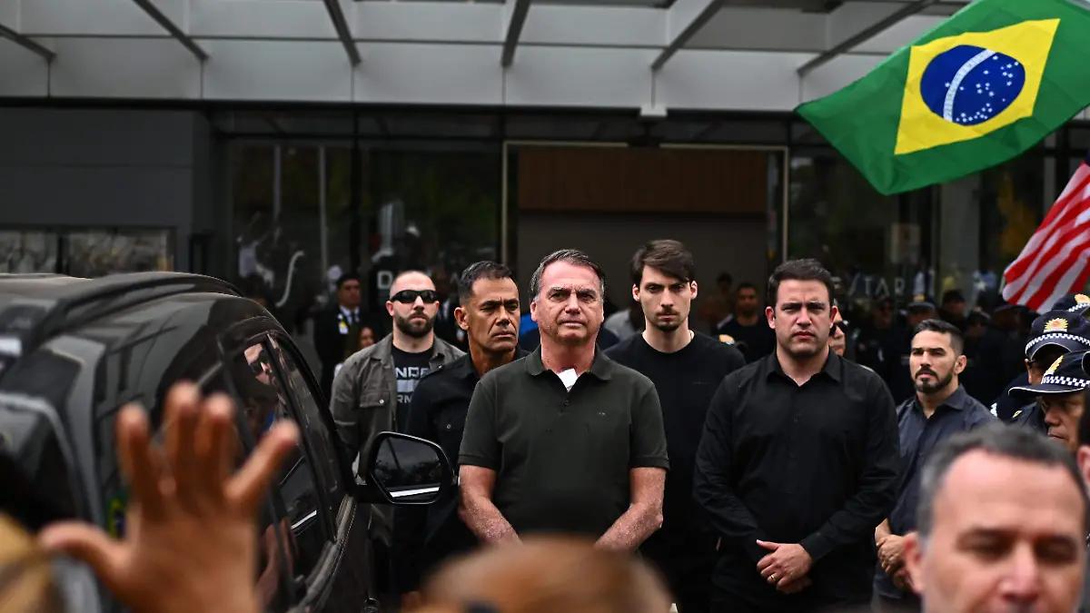 Bolsonaro deja la prisión domiciliaria para ir al hospital, por una emergencia médica