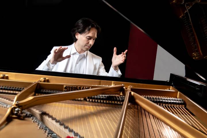 Una velada inolvidable: Horacio Lavandera en el Colegio Alemán de Quilmes