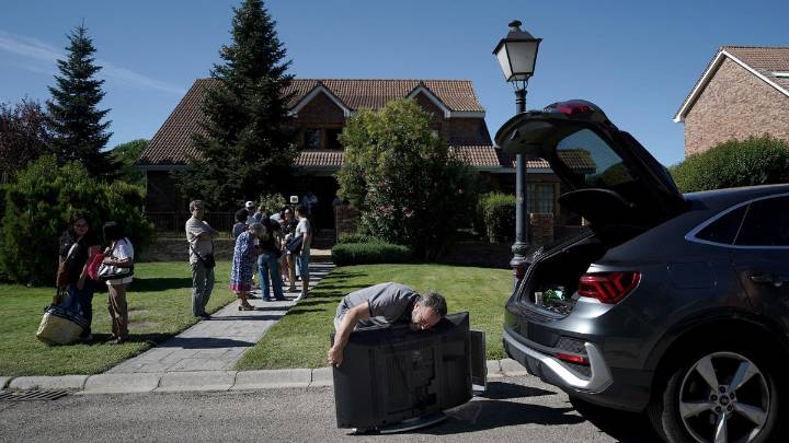 La locura de los mercadillos en casas de lujo que ahora llegan a Barcelona: "Prefiero un mueble bueno usado que uno de Ikea"