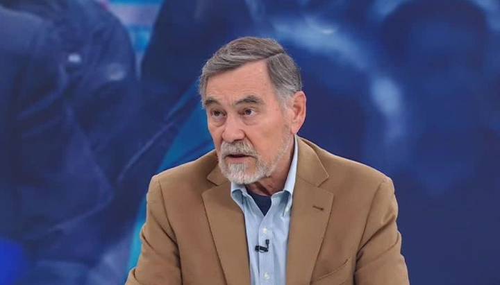 Luis Eduardo Escobar descarta reforma tributaria en eventual gobierno de Jara: "Eso no está en la mesa"