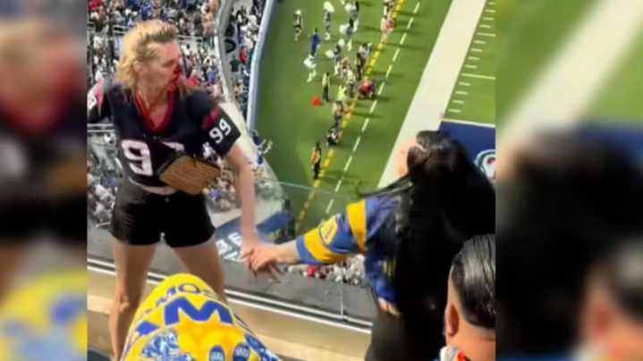 Batalla campal viral: una fanática de los Texans de la NFL termina ensangrentada