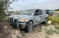 Por esquivar un perro, conductor pierde el control y termina dentro de un predio en Ramos Arizpe