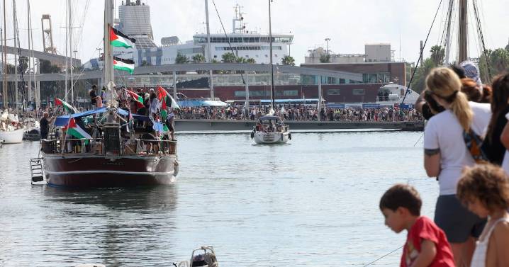Nueva flotilla solidaria con Greta Thunberg a bordo zarpa hacia Gaza mientras Israel intensifica su ofensiva