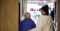 Una jueza rechaza acumular denuncias por la gestión de las residencias en Madrid durante la pandemia
