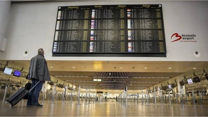 Un ciberataque paralizó operaciones en aeropuertos europeos y generó cancelaciones de vuelos