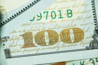 Más oferta. El dólar caer por tercera jornada consecutiva, pero se desinflan bonos y acciones