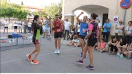 David Ezquerra y Verónica Escartín vencen en la solidaria "carrera de pollos al estilo del país" de Sariñena