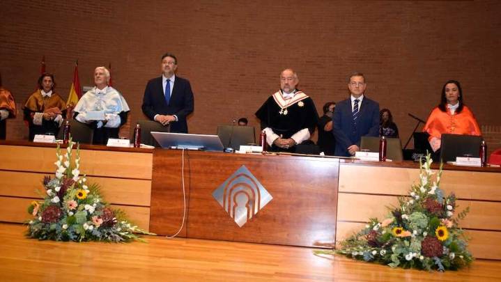 La UCLM inicia curso con 6.635 nuevos alumnos que comienzan a "escribir su historia"
