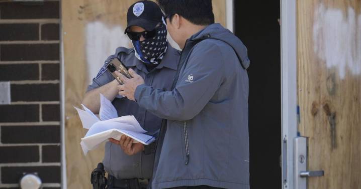 New Chicago immigration campaign prompts confusion as city braces for federal intervention