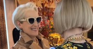 Meryl Streep como Miranda Priestly se cruza con Anna Wintour en la Semana de la Moda de Milán