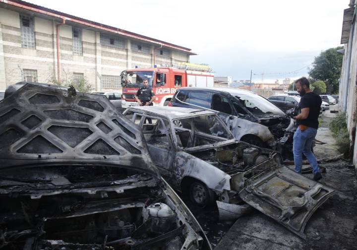 Un año y medio de cárcel para un pirómano de coches en Gijón