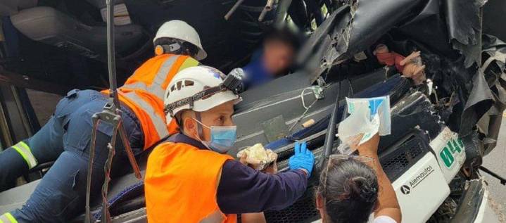 Tres muertos y 18 heridos deja accidente de bus en la Vía Medellín