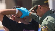 Llevan a migrantes a prisión de máxima seguridad en Louisiana