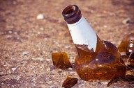 Condenado a prisión condicional tras arrojar una botella a un colectivo salteño