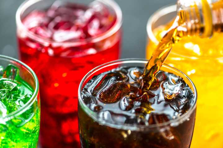 Aumentarán hasta 15% los precios a consumidores de refrescos, afirman productores; advierten pérdida de empleos
