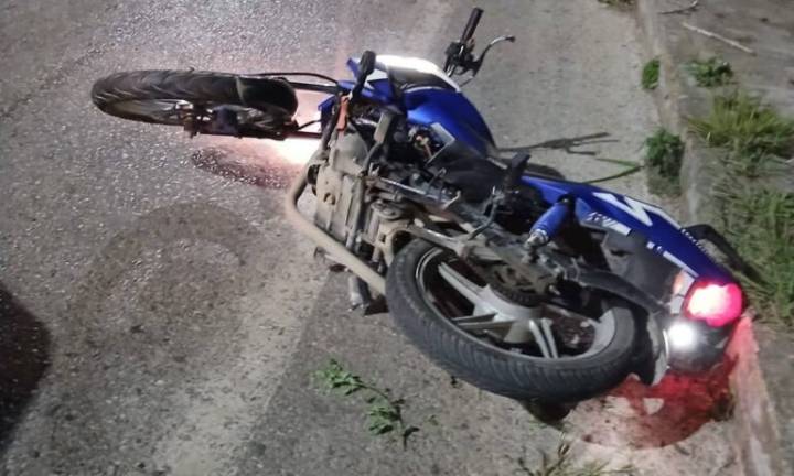 Derrape de motocicleta deja dos lesionados en Huejutla