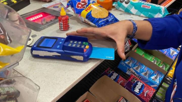 Profeco emite alerta en NL sobre cobros indebidos en pagos con tarjeta