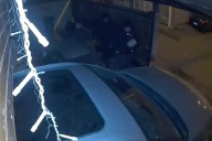 Robo con violencia afecta a familia en La Pintana: delincuentes se llevan joyas, teléfonos y camionetas